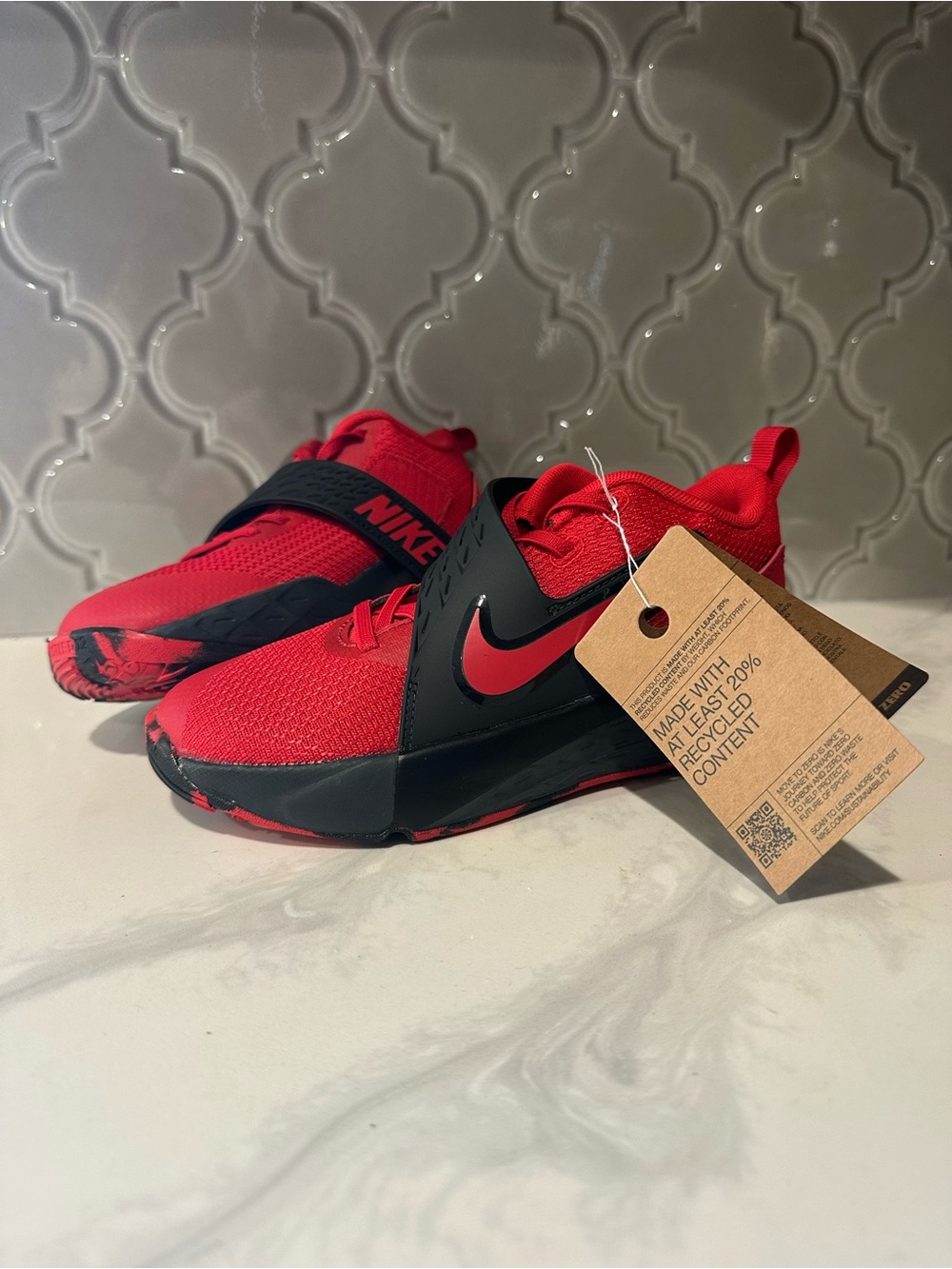 Brand New! Nike Team Hustle D 12 size 3Y shoes